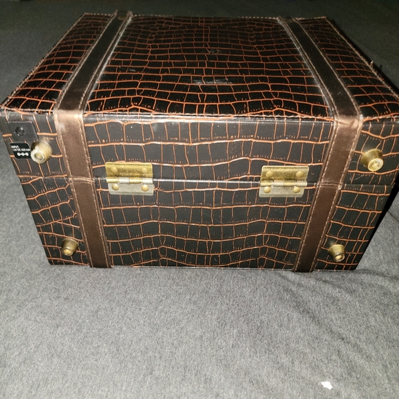 Light-Up Vintage Travel Cosmetic  Case - Faux Leather - Brown Reptile Print - Picture 12 of 16